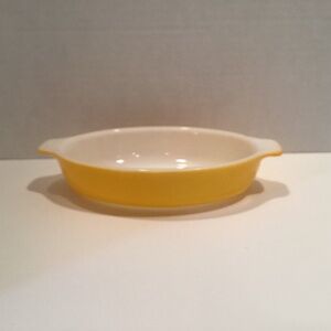 Pyrex Yellow Oval Casserole Dish Vintage 10 oz.